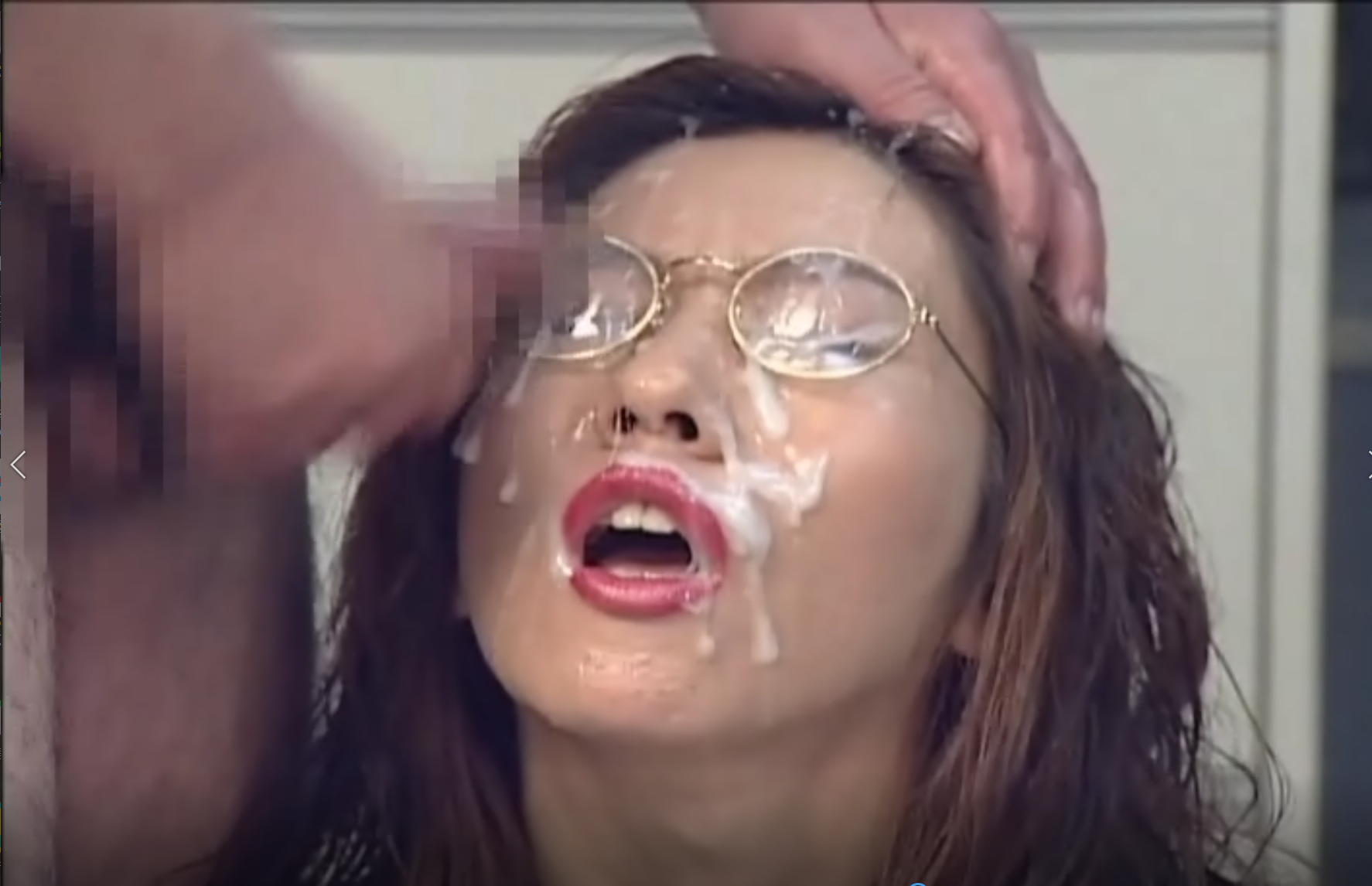 小日本超变态重口味眼镜骚女激情爆操大量颜射吞精超多人射一身一头精沐浴精液}