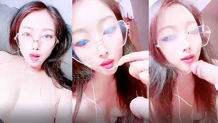 【颜值眼镜御姐】范美少妇和老公无套啪啪做爱，很插白虎穴第一视角手持镜头刺激，卖力深喉}