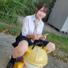 FC2_PPV-4772775_2【泄露】拥有天然G罩杯美胸的素人乐队主唱。学生时代穿着制服中出的美丽透明感少女的秘密影像。}