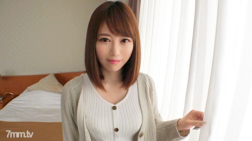 SIRO-4072 [第一枪] [沮丧的手淫] [射精] 一位神秘银行职员的邋遢的极致面孔。在与严肃的日常工作相反的令人讨厌的外表.. 应用业馀，第一次 AV 拍摄 126}