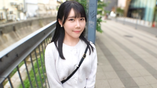 SIRO-5563 一位身材娇小的女孩申请体验新事物！}