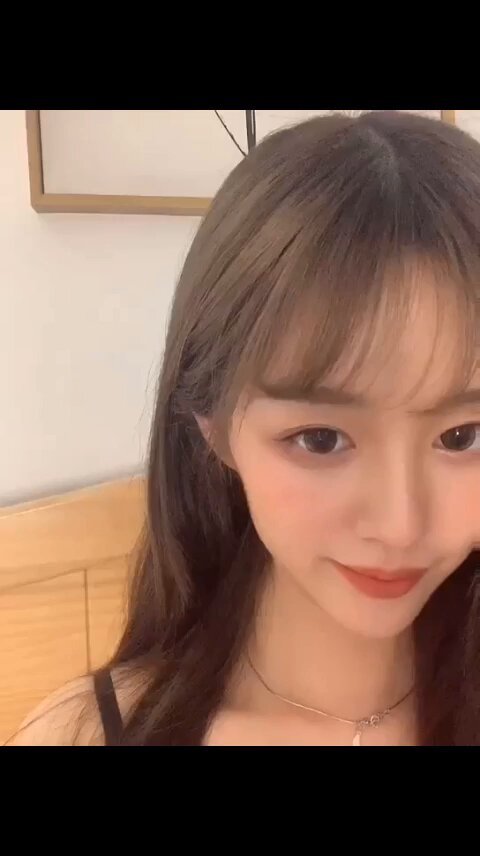 超高颜值美女，校花级别下海直播，找了很久找到了合集，一线天白虎真的很棒！！}