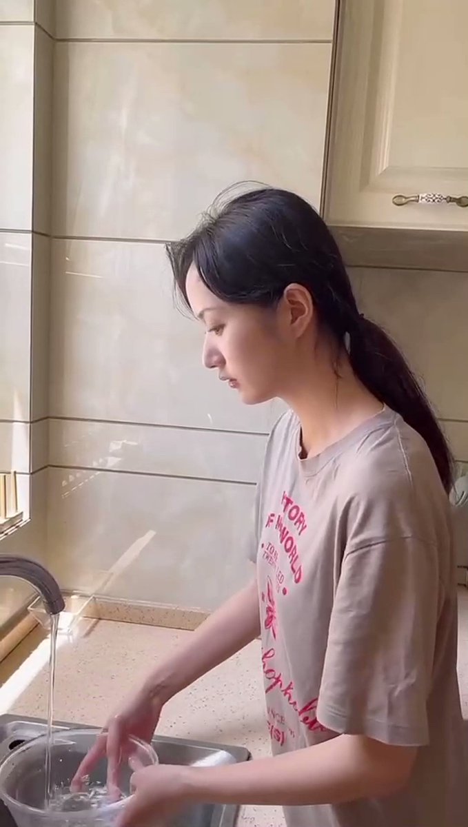 国内和韩国网红主播的定制付费全套资源}