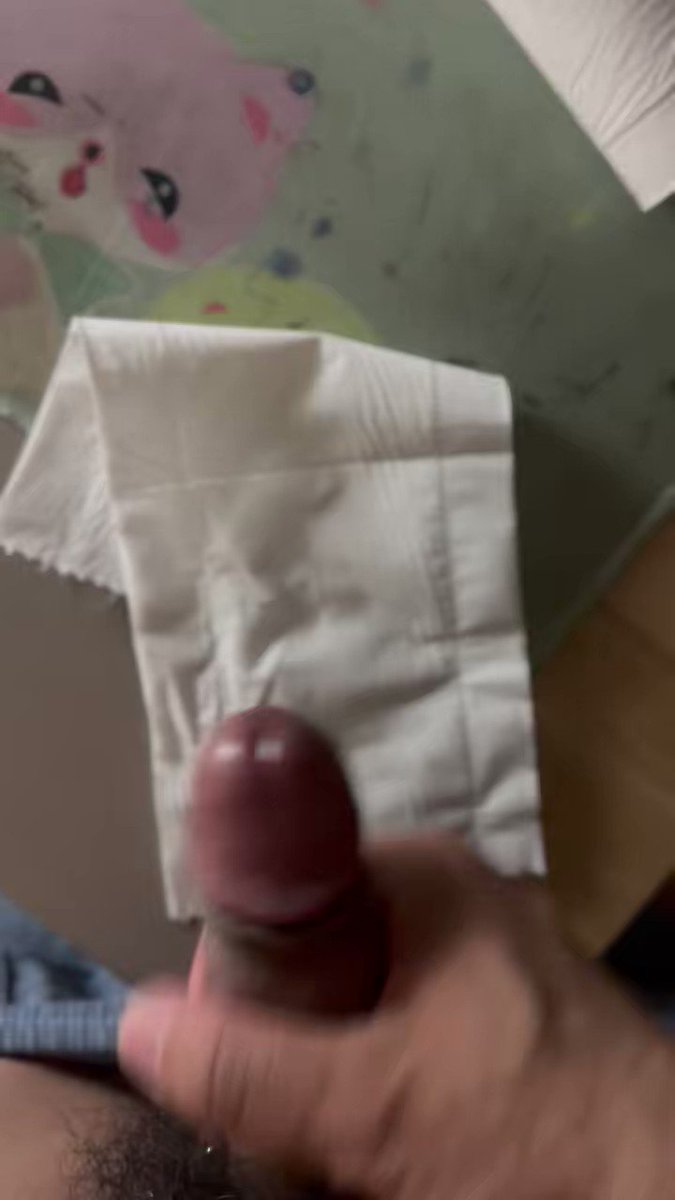 本打算上网看看照片小视频的，结果一个没忍住，精又洒了出来。这又黏又稠的，真是浪费了。 …}