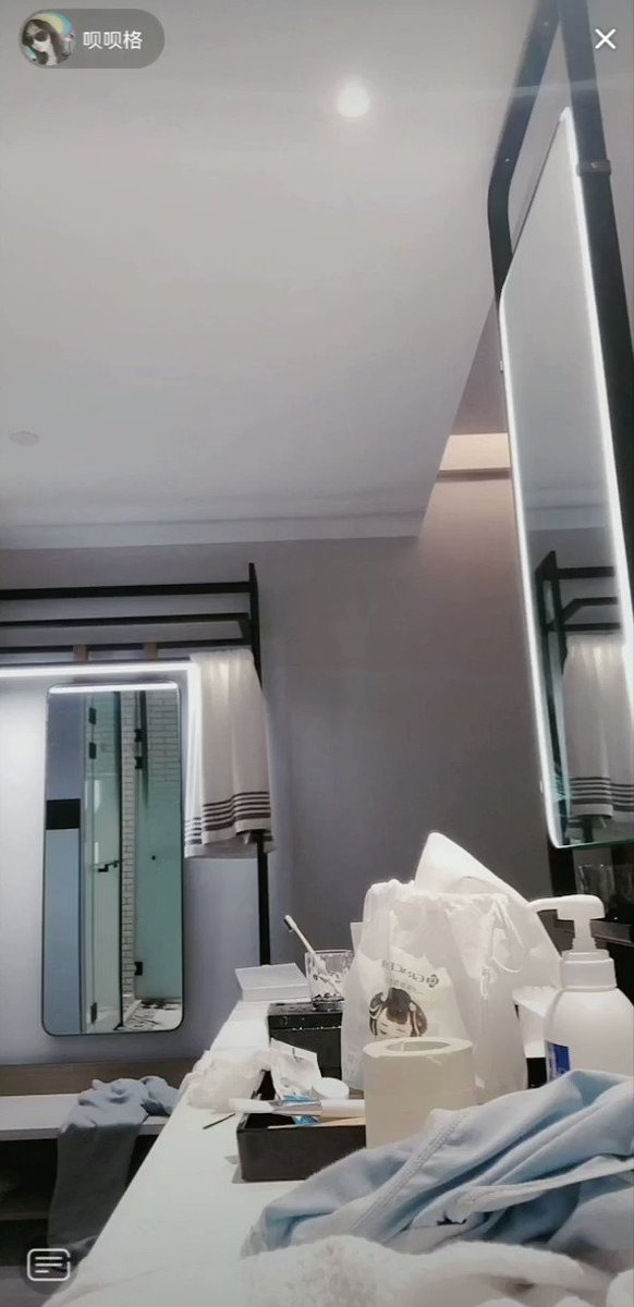 哎 要命了 不行了。。。身材嘛。。屁股还挺翘的哈}