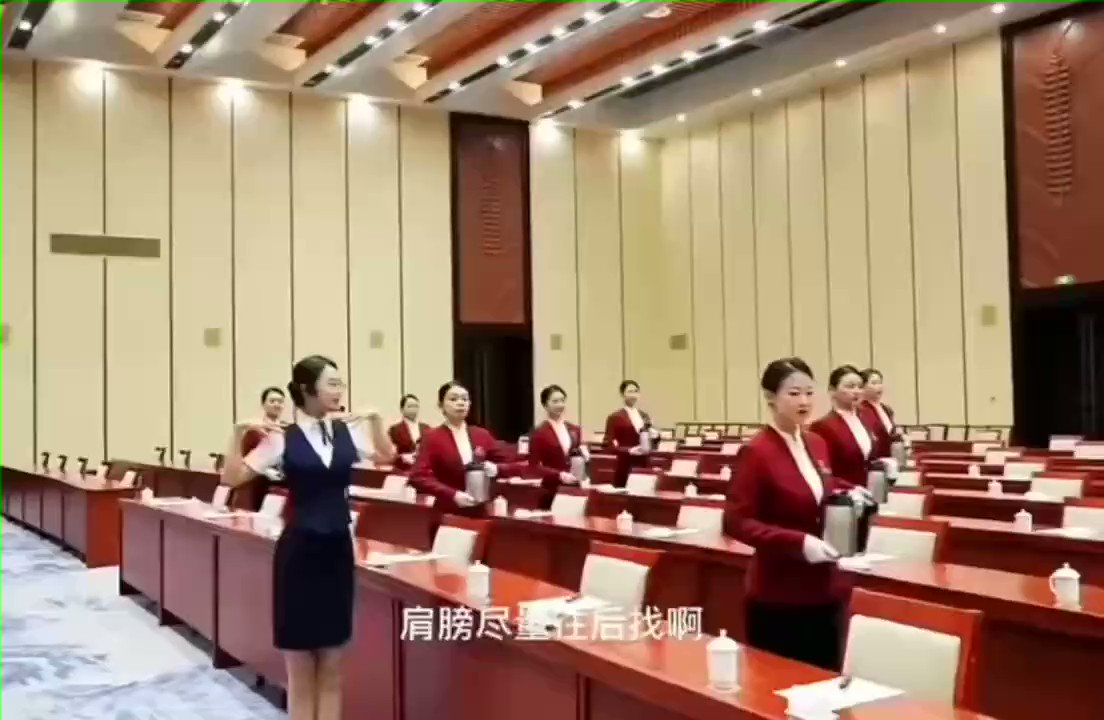 给艺考生们说一下目前就业趋势：表演--密室剧本_NPC；播音--带货主播；声乐--教小孩儿；器乐--教小孩儿；舞蹈--教小孩儿；编导--给上面五个拍抖音。}