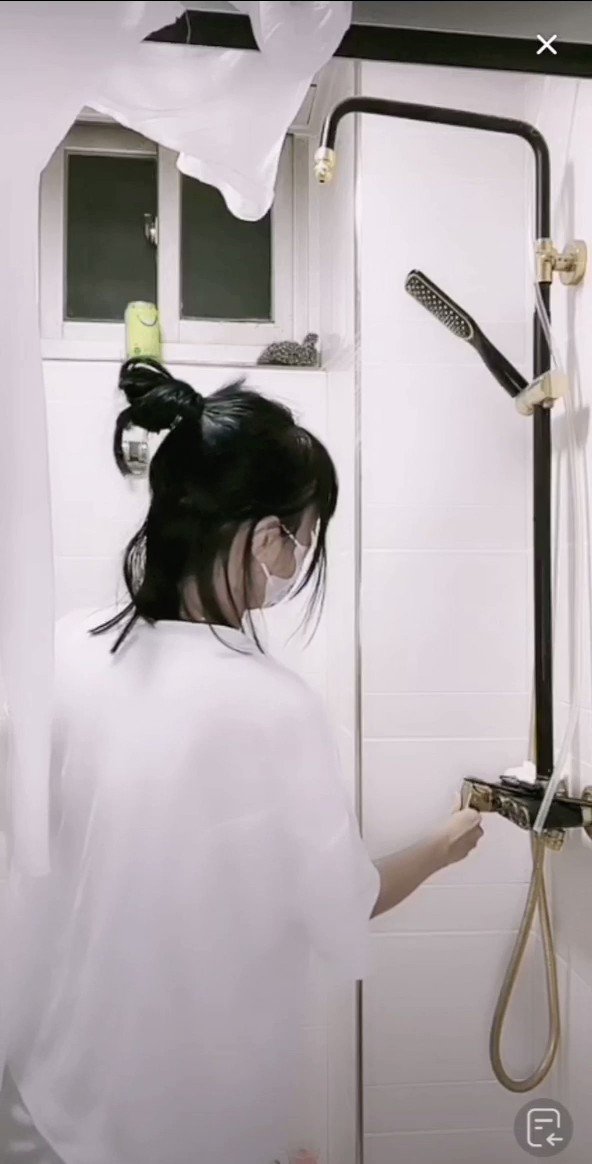 抖音淋水湿身透点}