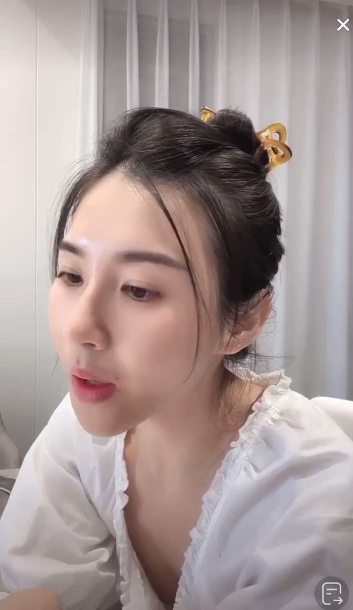 歌唱的还不错 就是奶子小了点}