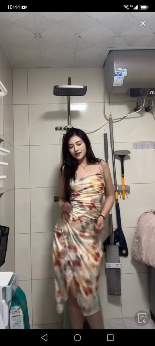 抖音 美女小姐姐直播 一不小心整颗都甩出来了 颜色很正很饱满????}