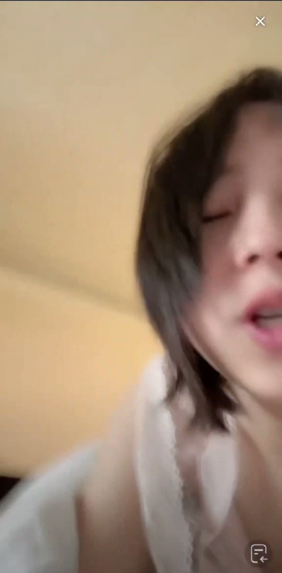 抖音直播 短发女生还是挺可爱的}