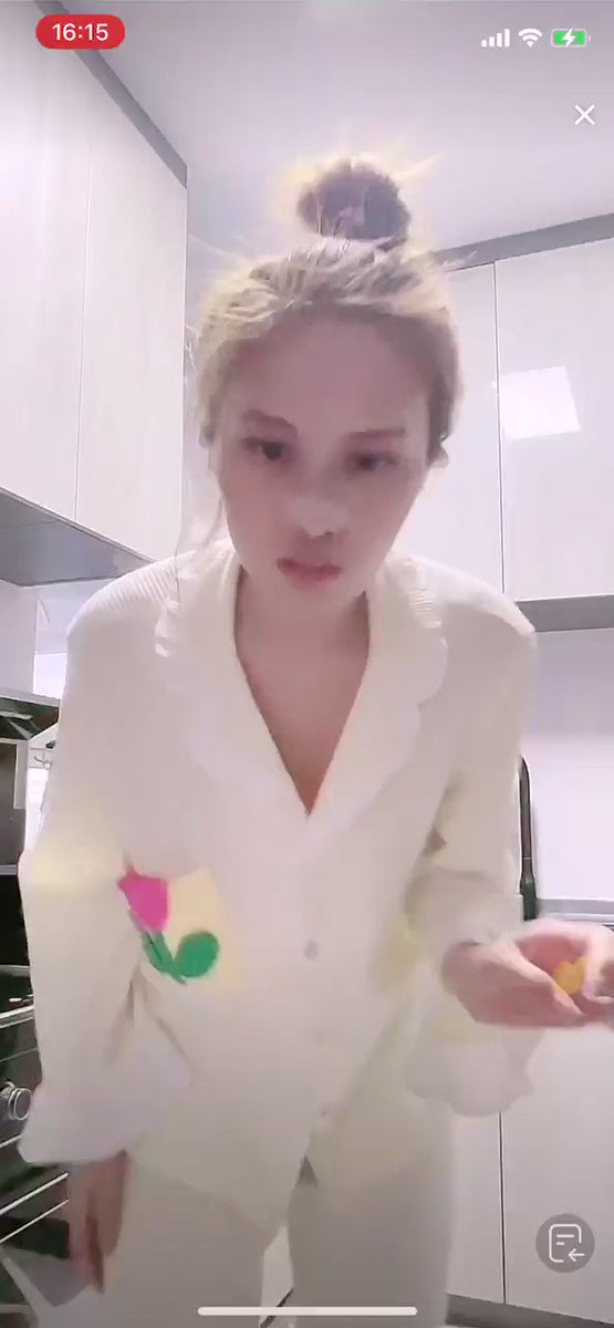 抖音直播 主播这腰一弯}