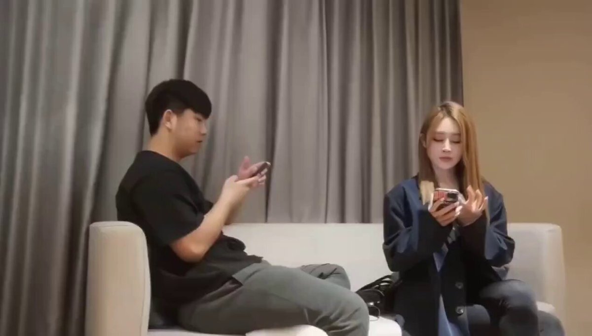 每日大赛：抖音网红出来赚外快}