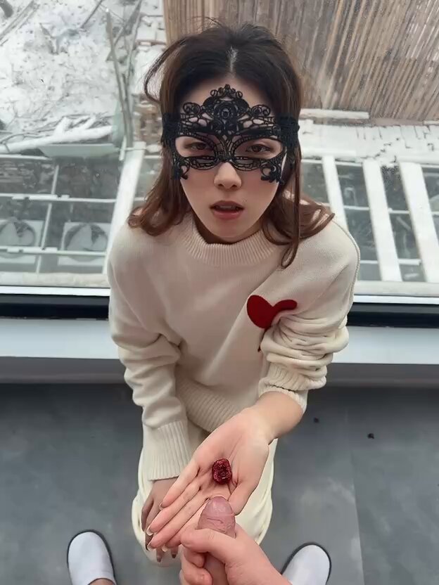 口爆颜射一个小姐姐专注于露脸口交视频?}