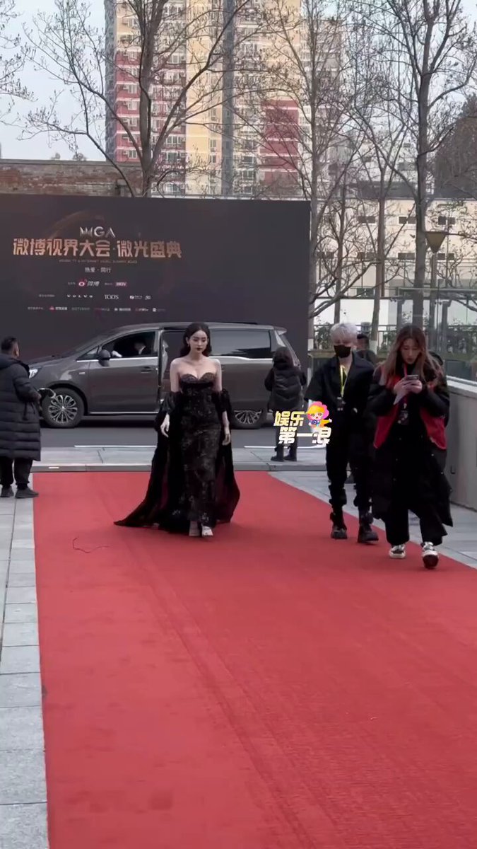 娜扎 近期活动漏奶合集 这大白奶 爽死啦??????????}