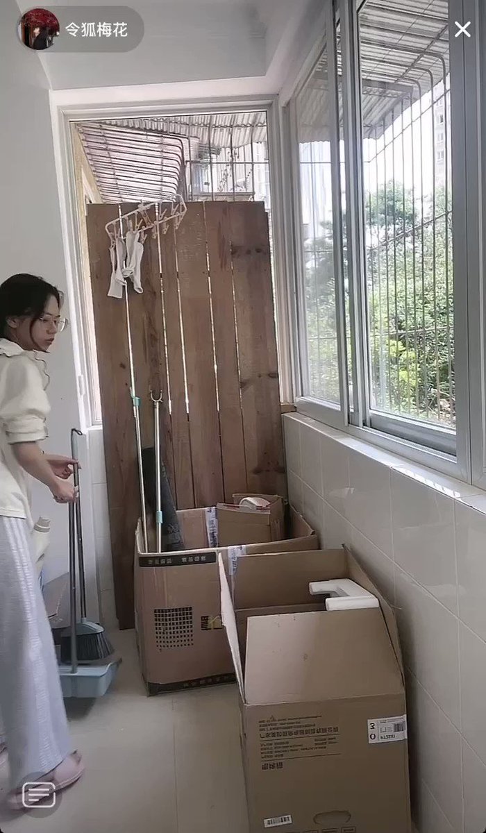 眼镜妹看着还不错}