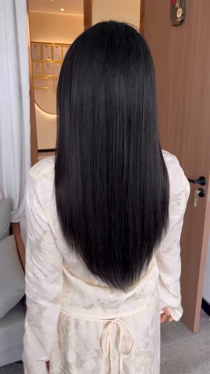 被司机干的我屁股直抖动，太刺激了，我哗哗的流水，床单都湿透了，我老公在旁边看着直接射了3次，