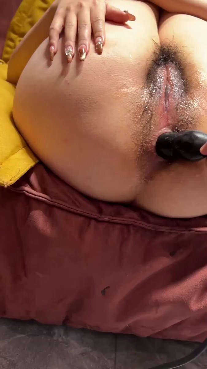 充气肛塞插入菊花调教肥臀肉便器。