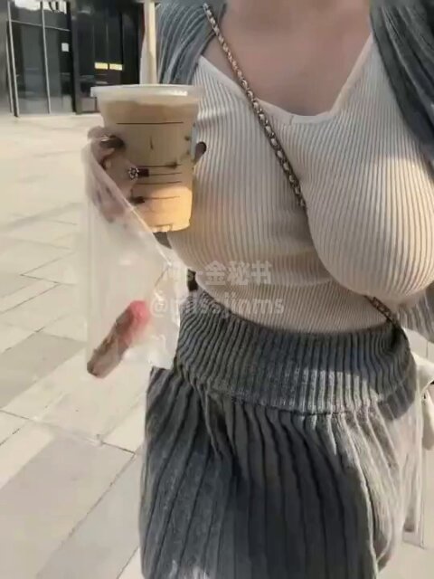 被按着灌了三次 擦也擦不干净 流了一下午