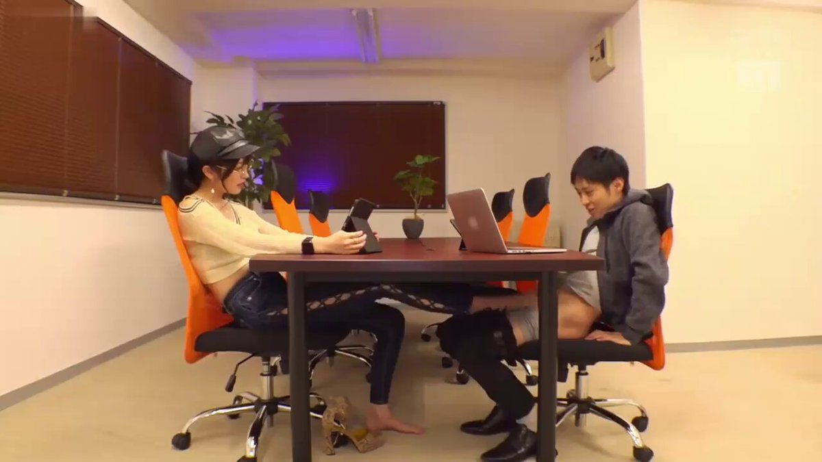 在腿部爆炸性的摩擦下大脑和鸡巴都变傻了